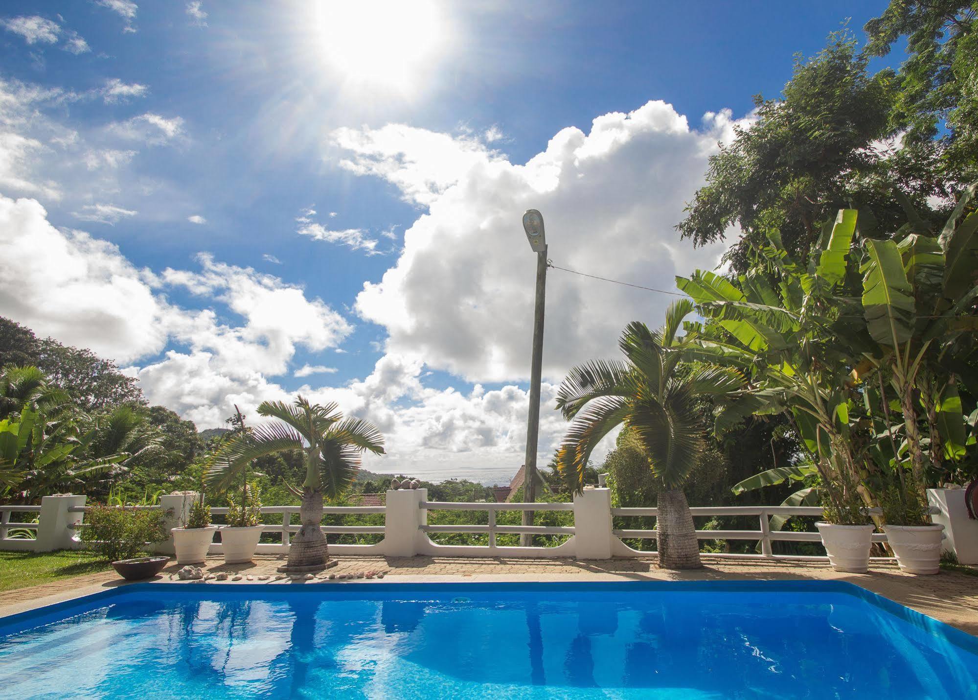 Kokogrove Chalets Hotel Anse Royale Exterior photo